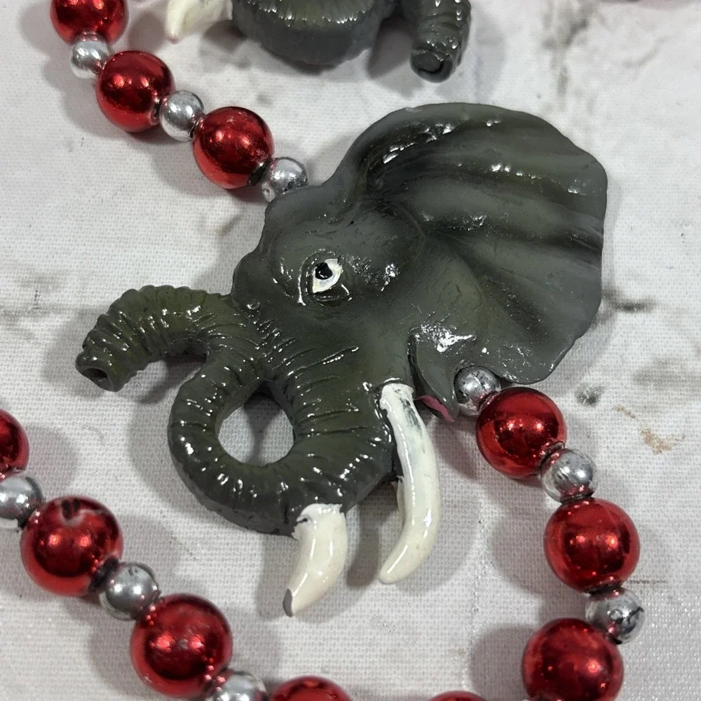 Toomeys Authentic Mardi Gras Party Beads Figural Elephant‎ Beads Red Silver New